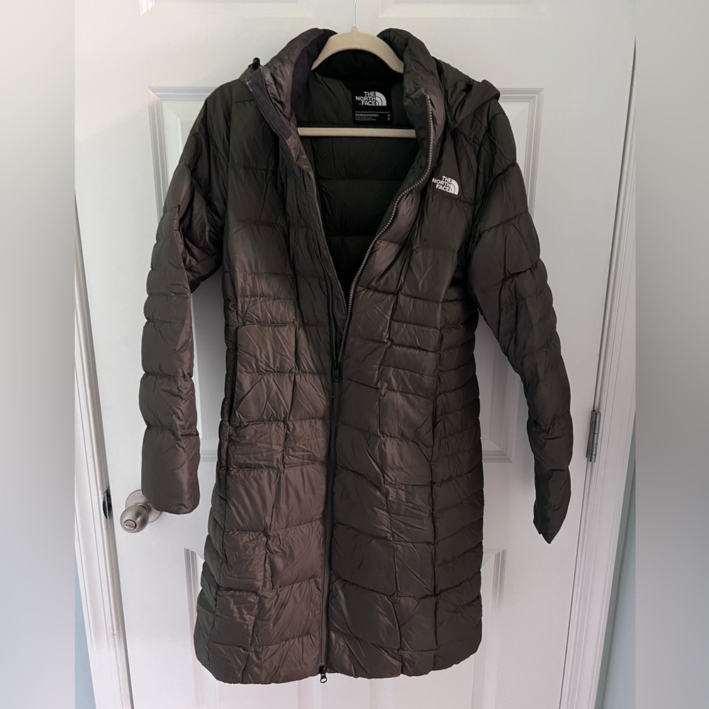 FOREST GREEN THE NORTH FACE PUFFER JACKET GENTLY USED